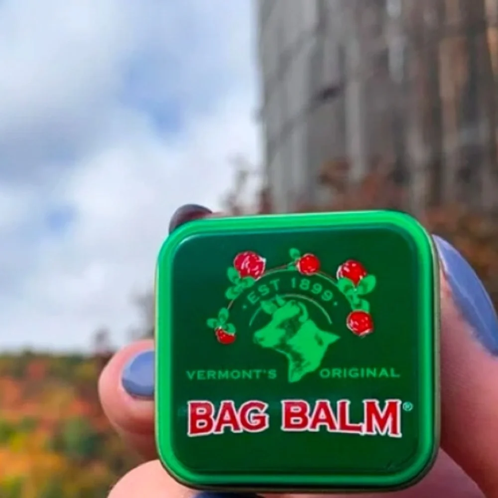 BAG BALM MINI TRAVEL SIZE SKIN LIP MOISTURIZER 1oz TIN VERMONT FARMERS GREEN RED